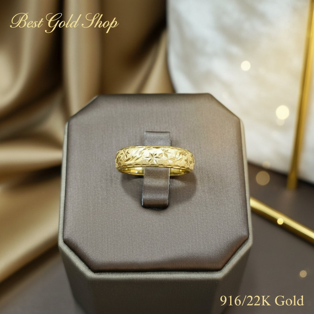 916 Gold Hollow Sandy Ring V5 – textured band detail