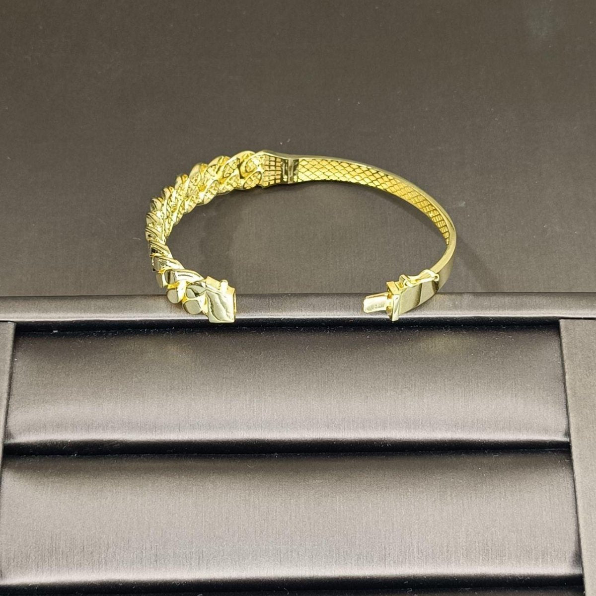 22k / 916 Gold Hollow Shiny Milo Bangle - Best Gold Shop 22k gold 22k gold bangle 916 gold bangle