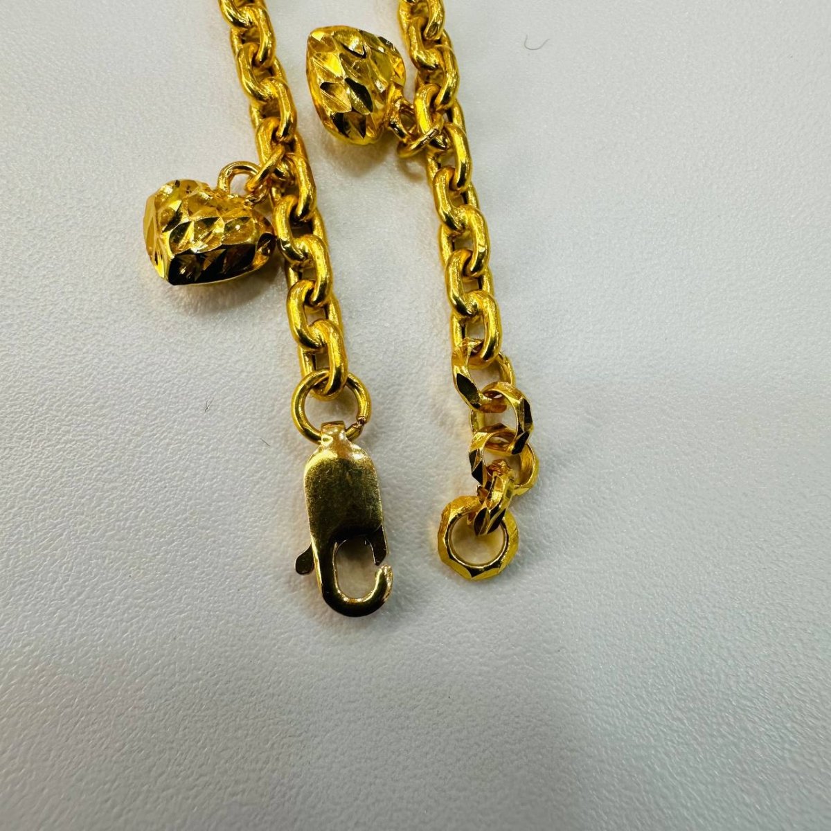 22k / 916 Gold Hollow Wan Zi Dangling Heart Bracelet - Best Gold Shop 22k gold 22k gold bracelet 916 gold Bracelets