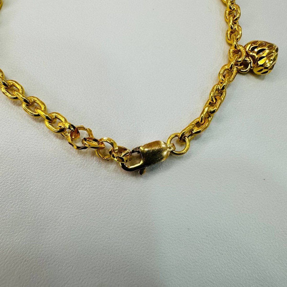 22k / 916 Gold Hollow Wan Zi Dangling Heart Bracelet - Best Gold Shop 22k gold 22k gold bracelet 916 gold Bracelets