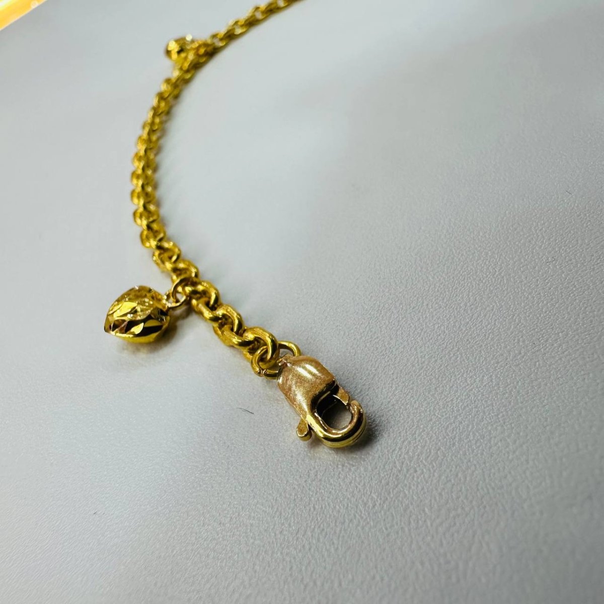 22k / 916 Gold Hollow Wan Zi Dangling Heart Bracelet - Best Gold Shop 22k gold 22k gold bracelet 916 gold Bracelets