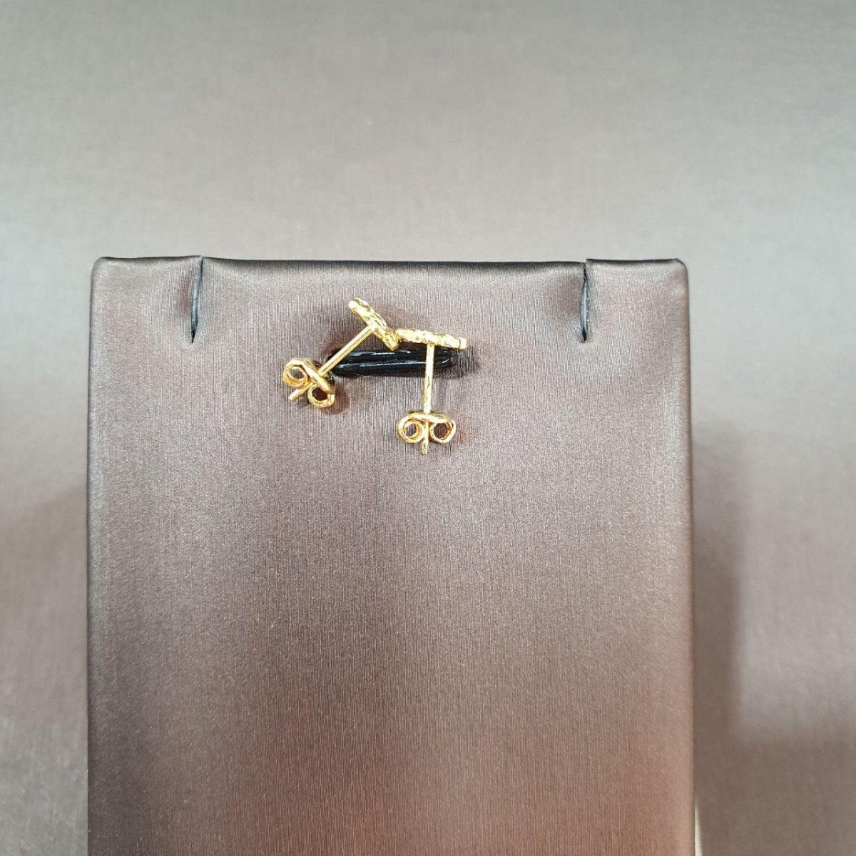 916 gold lucky knot earrings in 22K gold