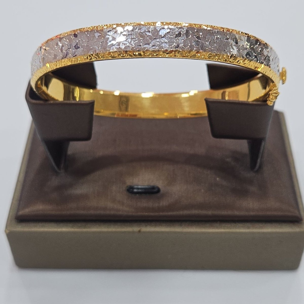 22k / 916 Gold Shimmer Cutting Bangle Elegant 2 tone - Best Gold Shop 22k gold 22k gold bracelet 916 gold Bracelets