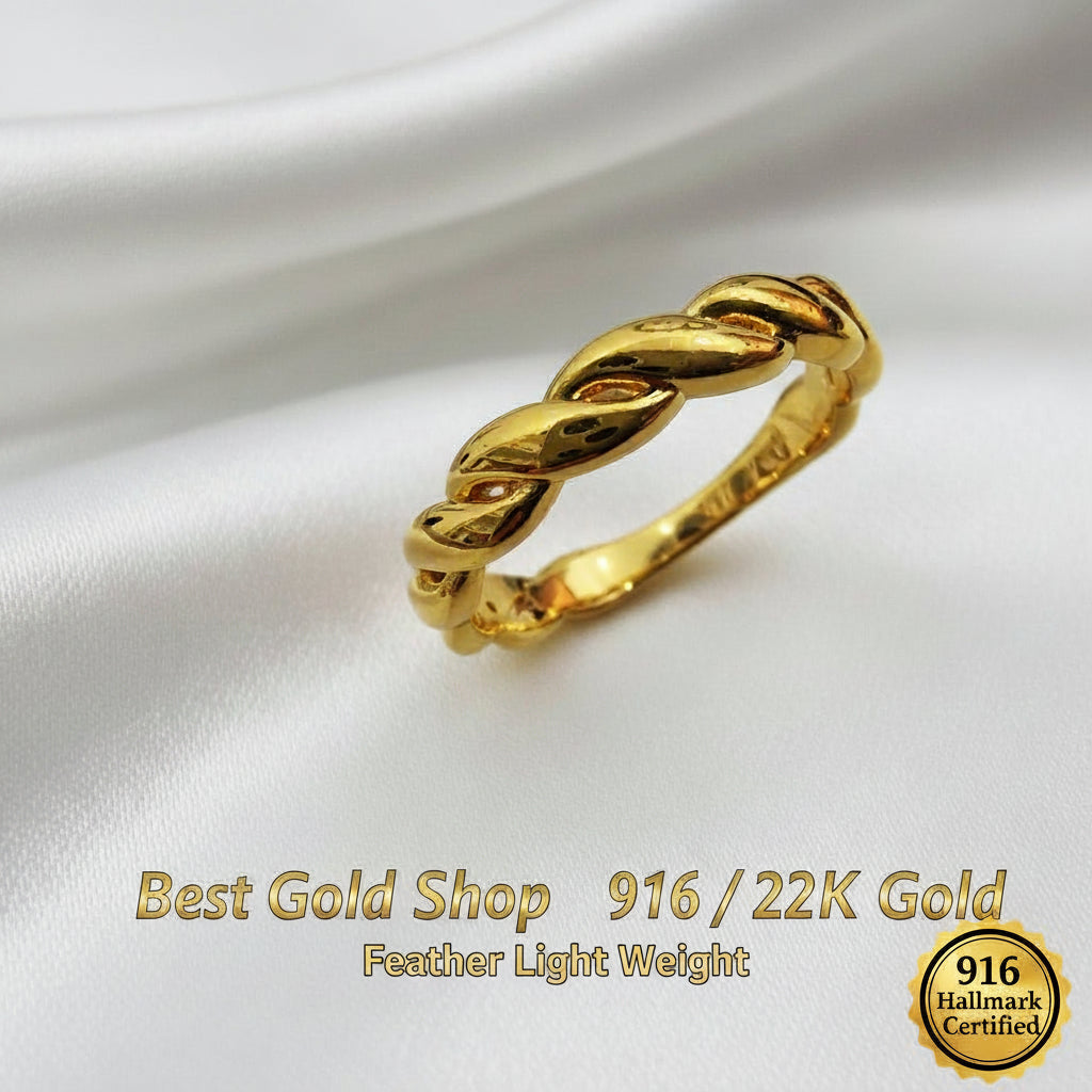 916 gold half-twisted lightweight ring display