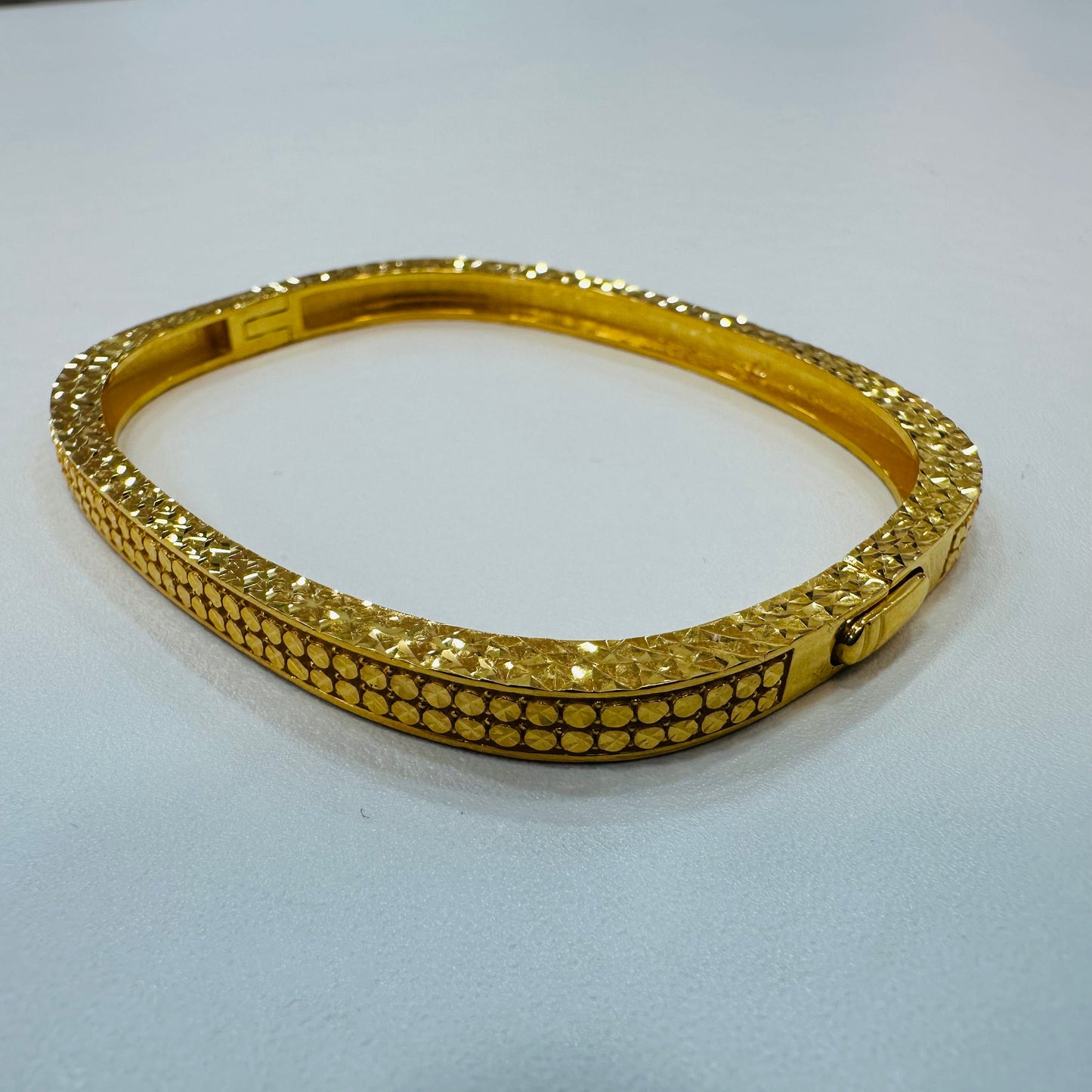 22k / 916 Gold Aurora Bangle by Best Gold Shop