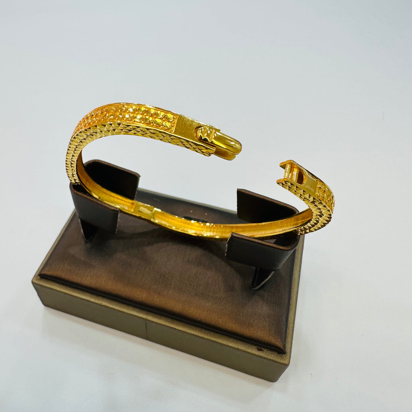 22k / 916 Gold Aurora Bangle by Best Gold Shop