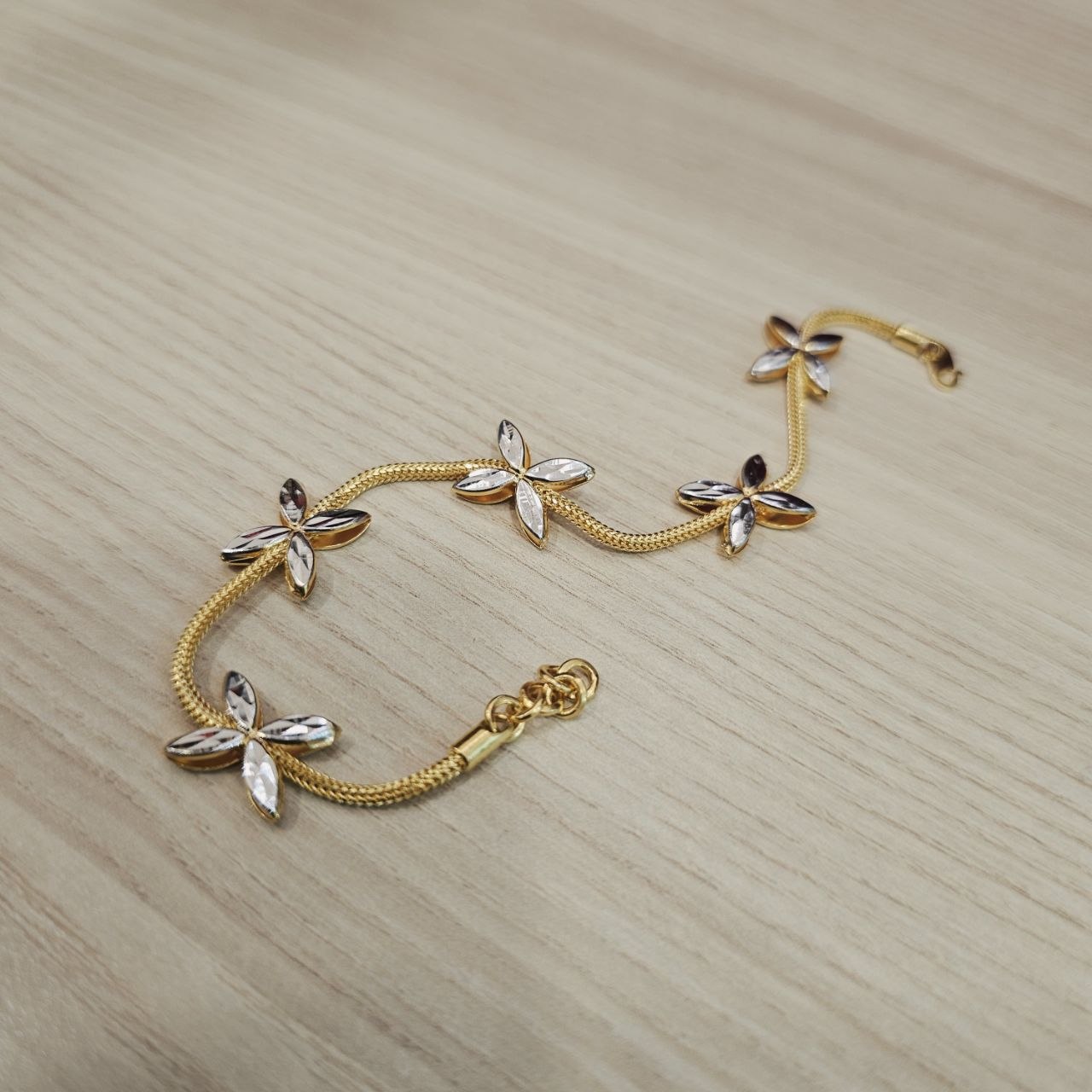 916 Gold 5 Flower Design Bracelet Two Tone