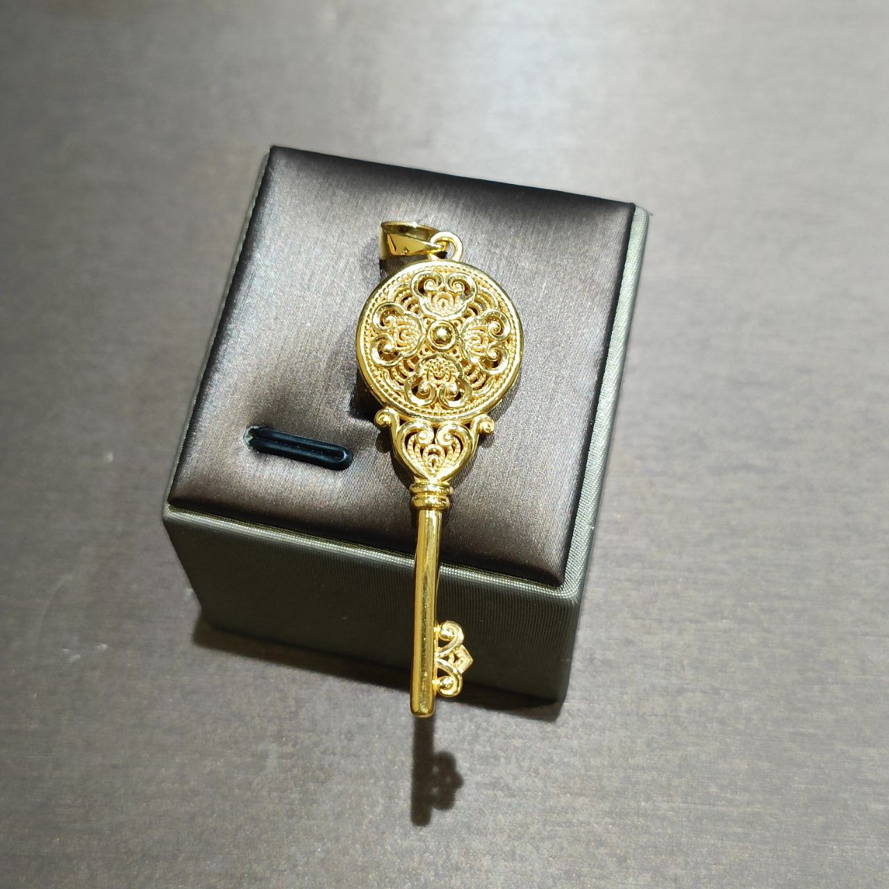 22k / 916 Gold Designer Key by Best Gold Shop