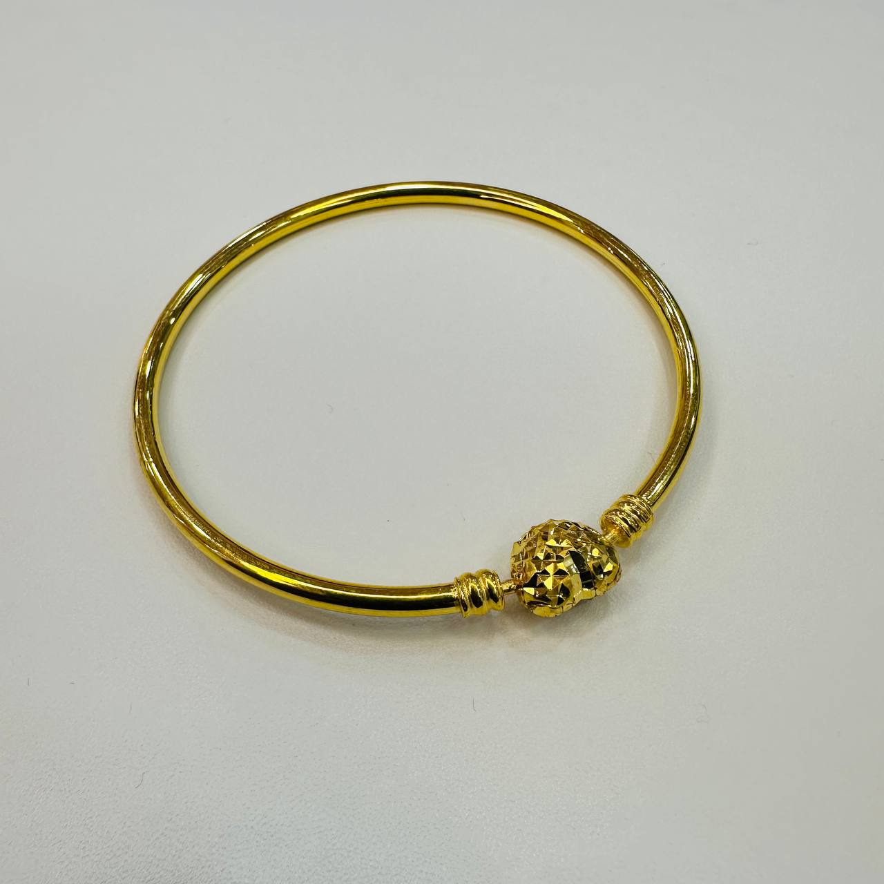 22k / 916 Gold Cutting Heart with Shiny Charms Bangle by Best Gold Shop