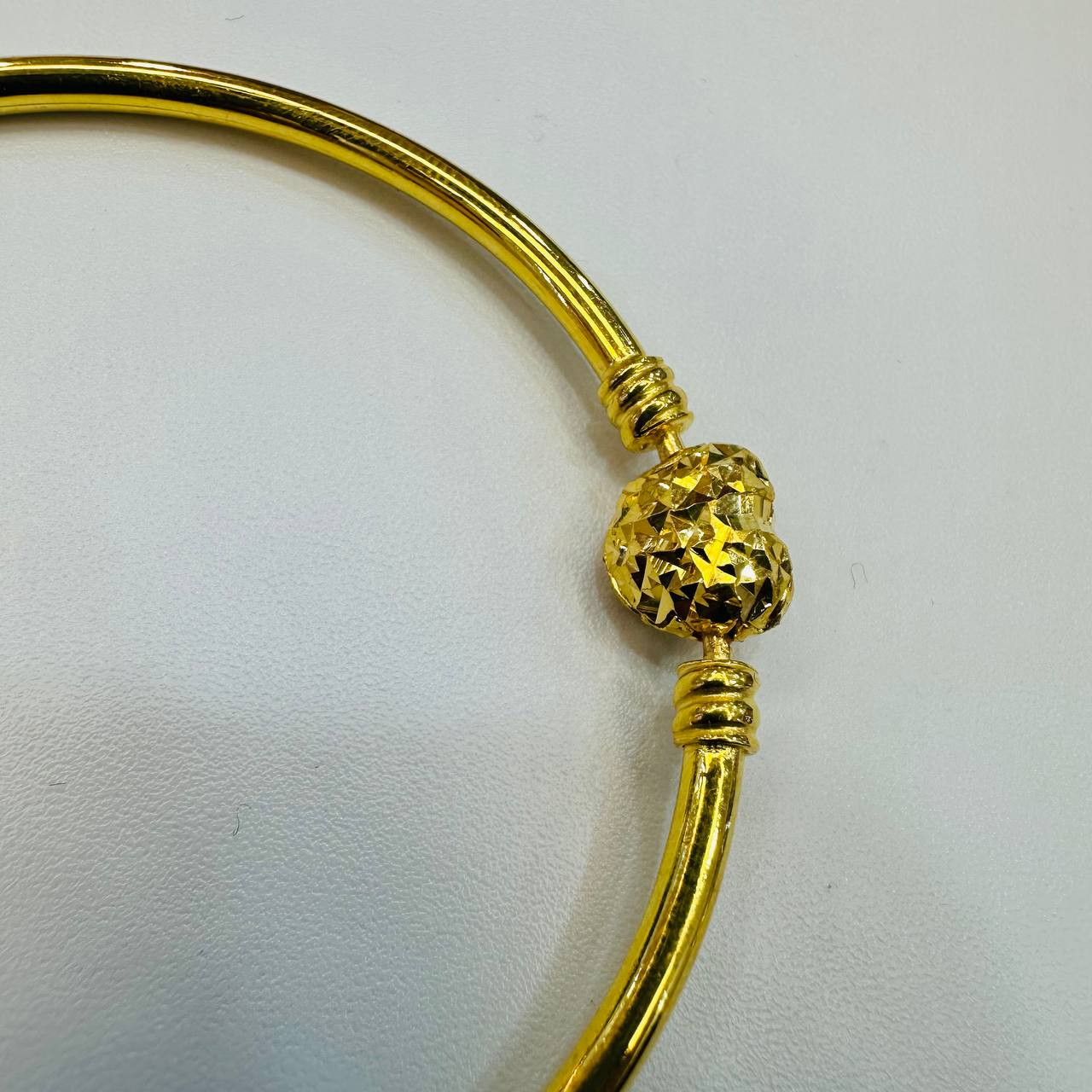 22k / 916 Gold Cutting Heart with Shiny Charms Bangle by Best Gold Shop