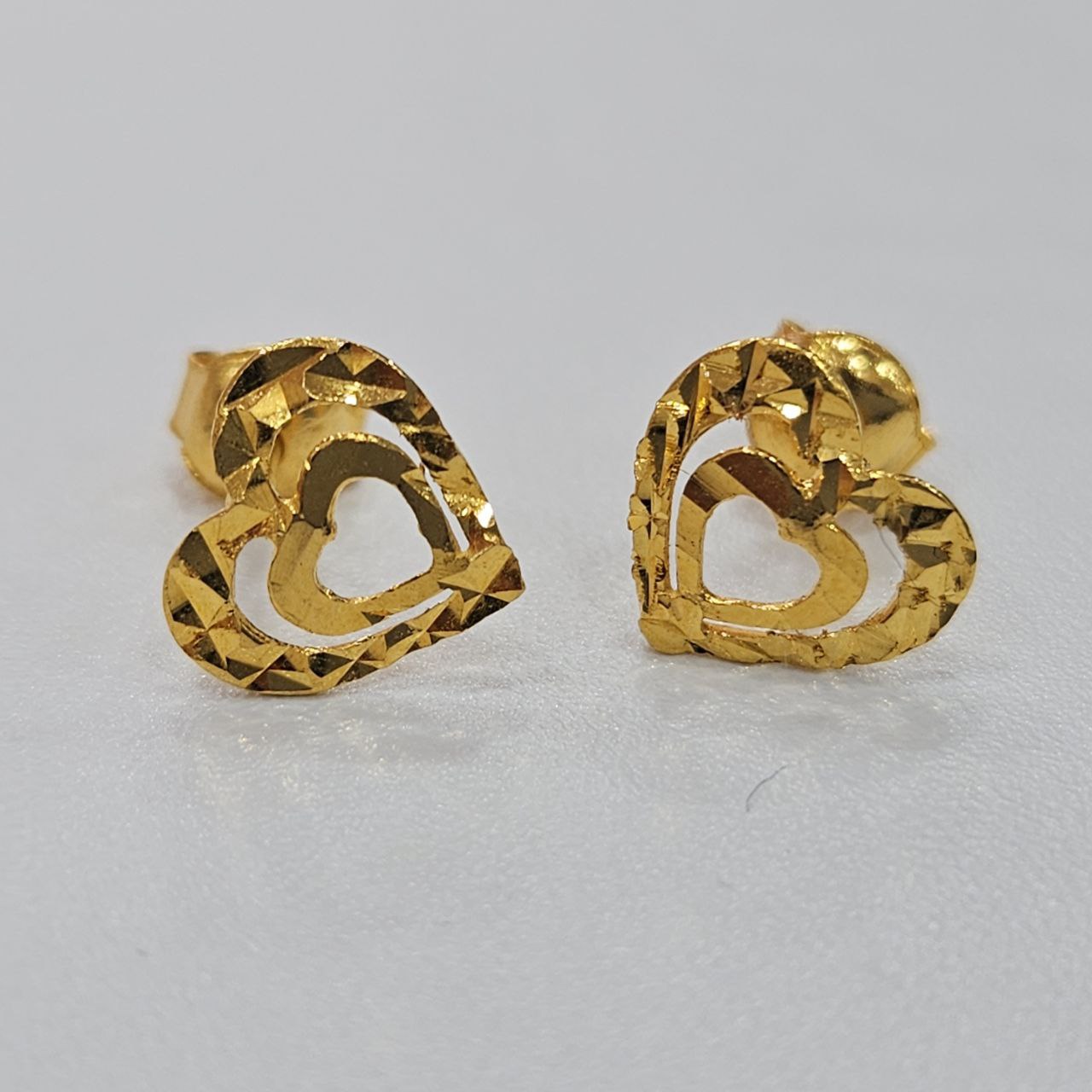 22k / 916 Gold Cutting Heart design Earring