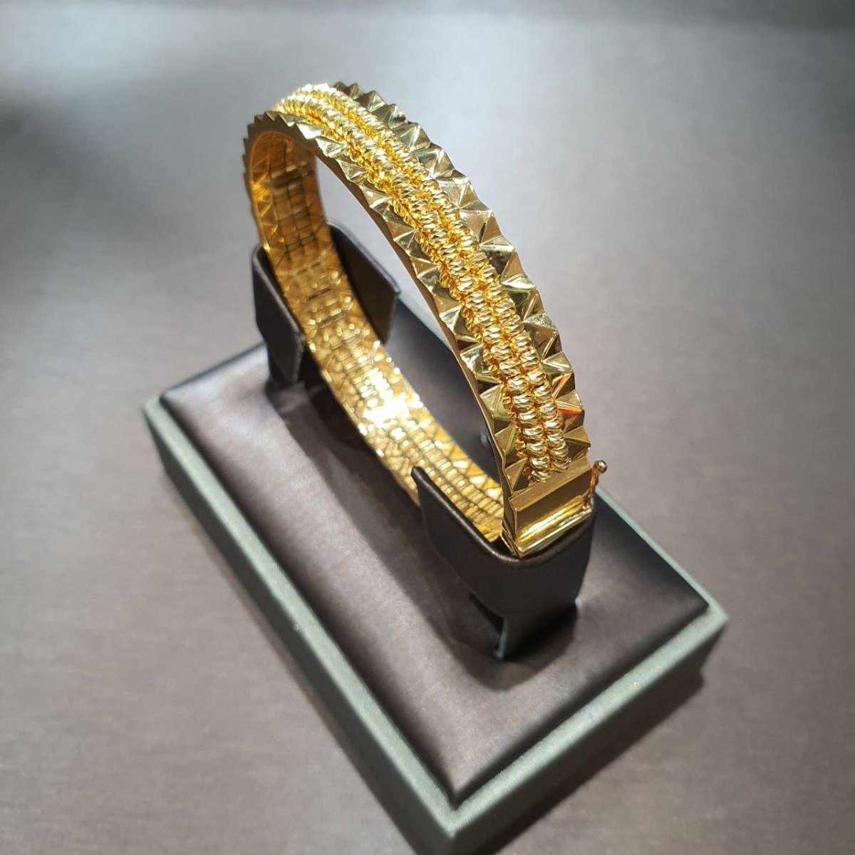 22k / 916 Gold Designer Bangle cutting finish - Best Gold Shop 22k gold 22k gold bangle 916 gold bangle