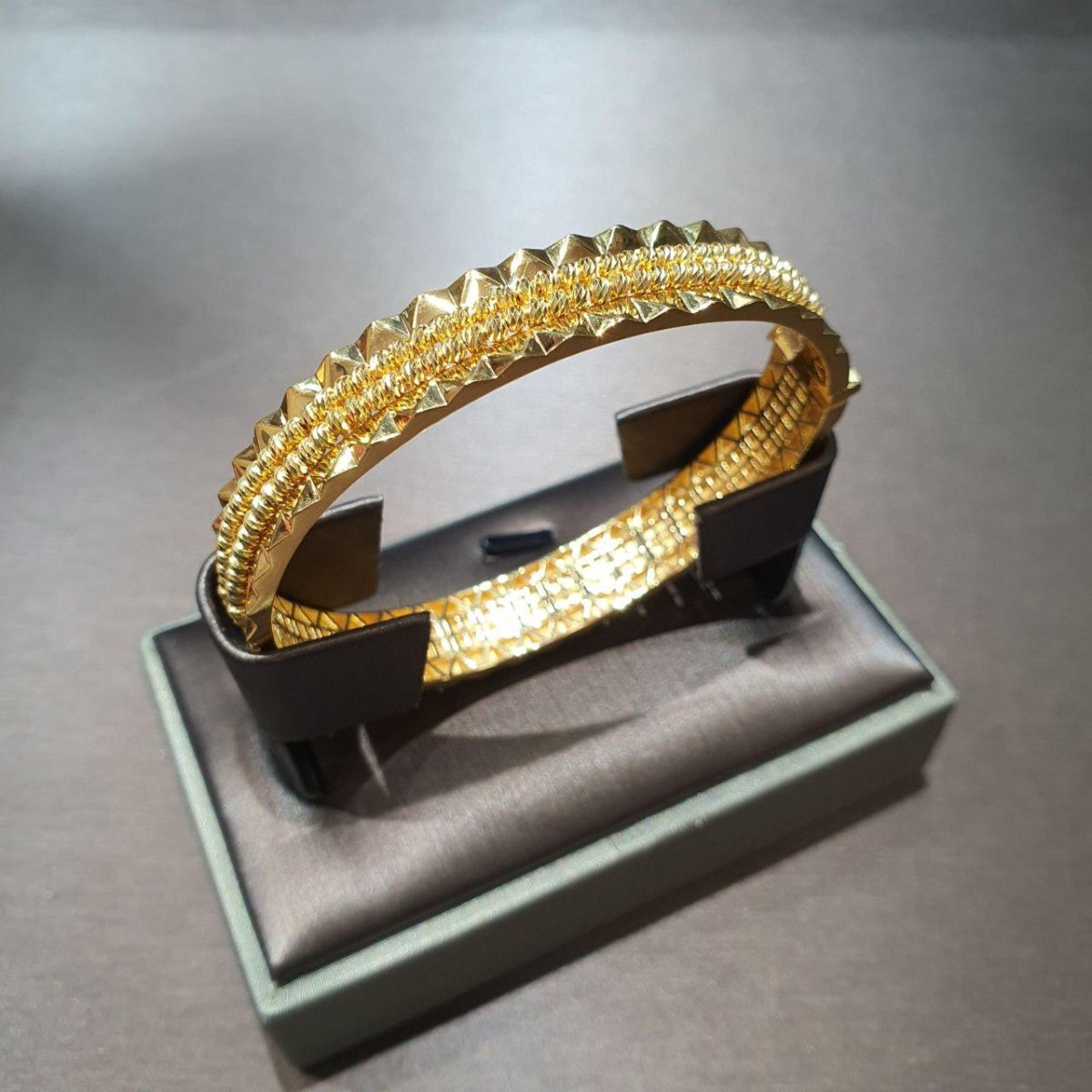 22k / 916 Gold Designer Bangle cutting finish - Best Gold Shop 22k gold 22k gold bangle 916 gold bangle