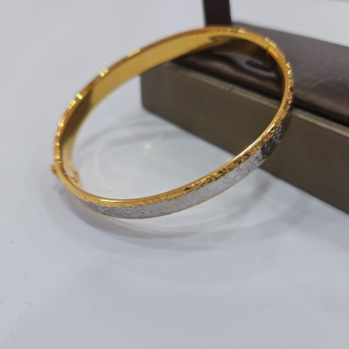 22k / 916 Gold Shimmer Cutting Bangle Elegant 2 tone - Best Gold Shop 22k gold 22k gold bracelet 916 gold Bracelets