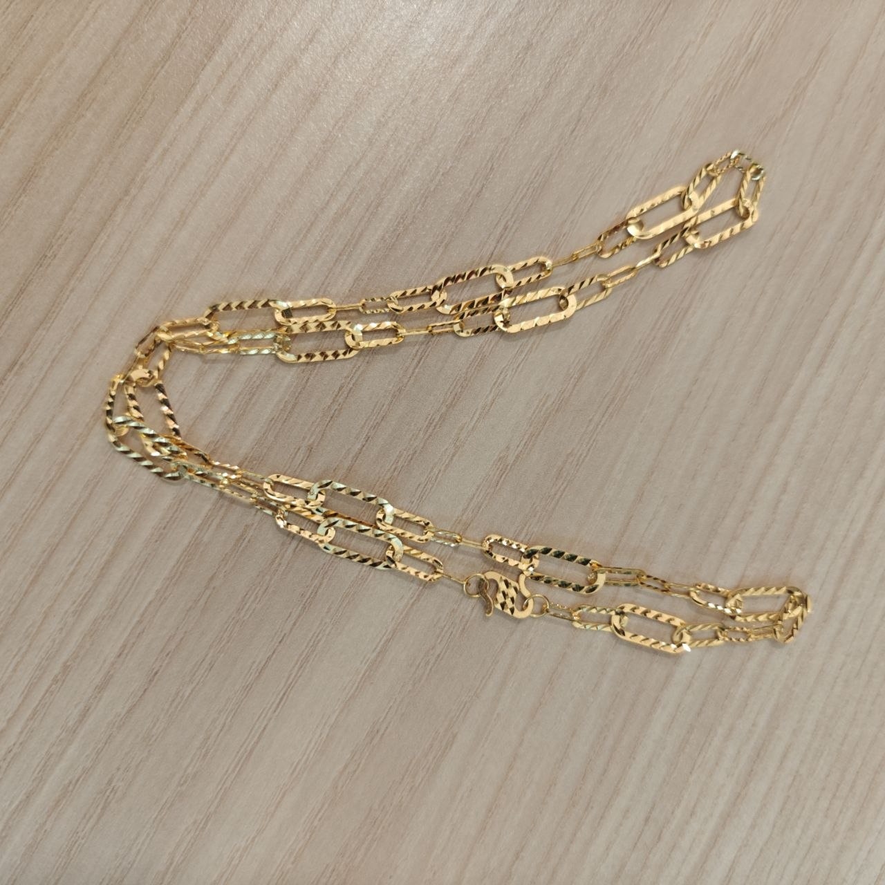 Detailed view of polished 22K Gold diamond-cut fancy necklace links.