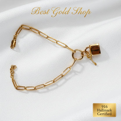 Detailed view of polished 22K Gold paperclip bracelet links.