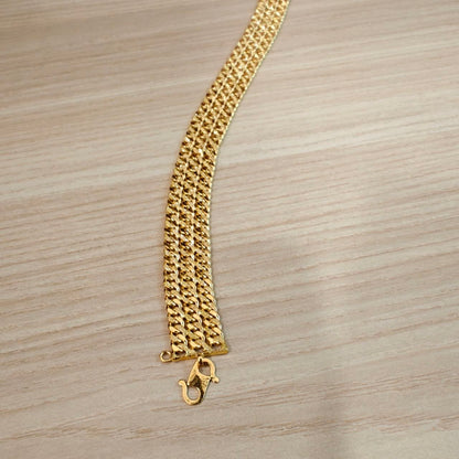 Close-up texture of polished 22K Gold Triplet Cowboy bracelet links.