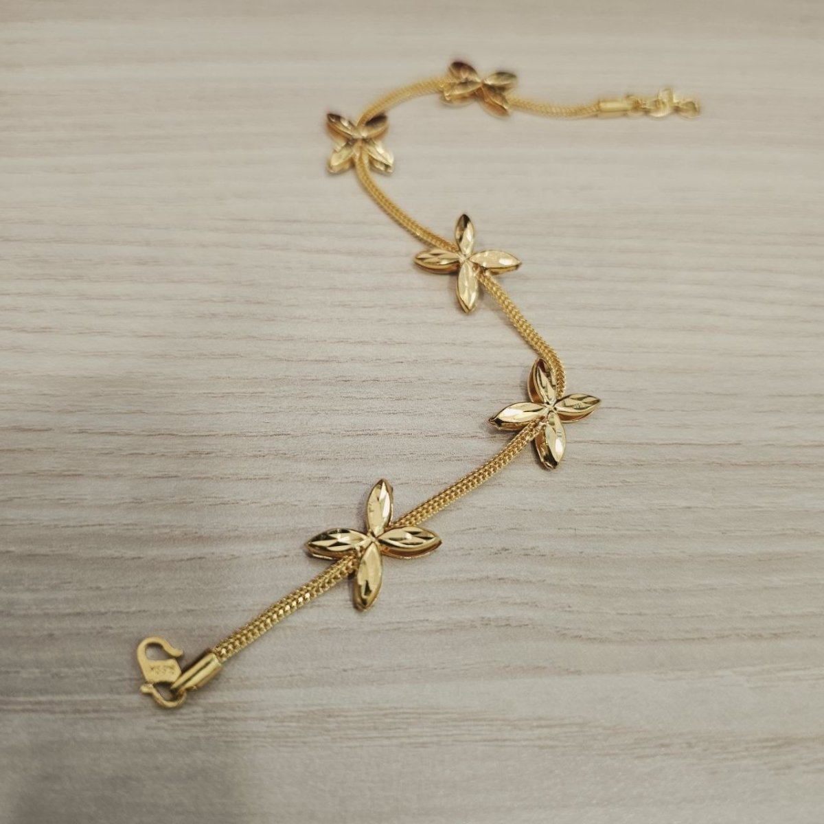 916 Gold 5 Flower Design Bracelet Two ToneBraceletsBest Gold Shop