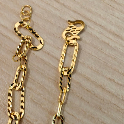Close-up of clasp on 916 Gold Diamond-Cut Fancy Link bracelet.