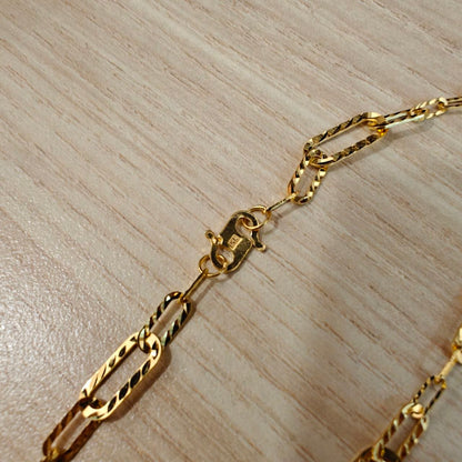 Close-up of clasp on 916 Gold Diamond-Cut Fancy Link necklace.