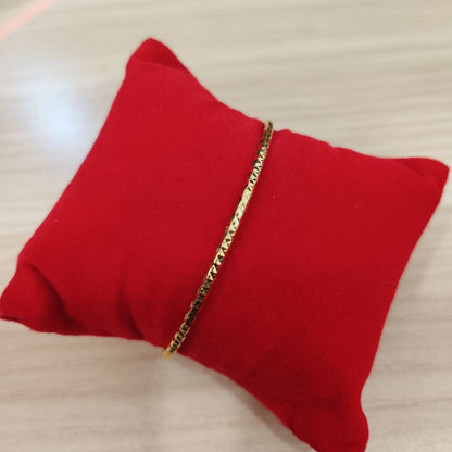 Side view of the polished 916 gold diamond-cut slim bangle