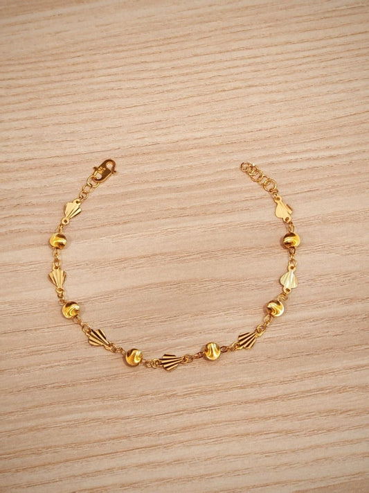 916 gold fancy shell and ball bracelet full view