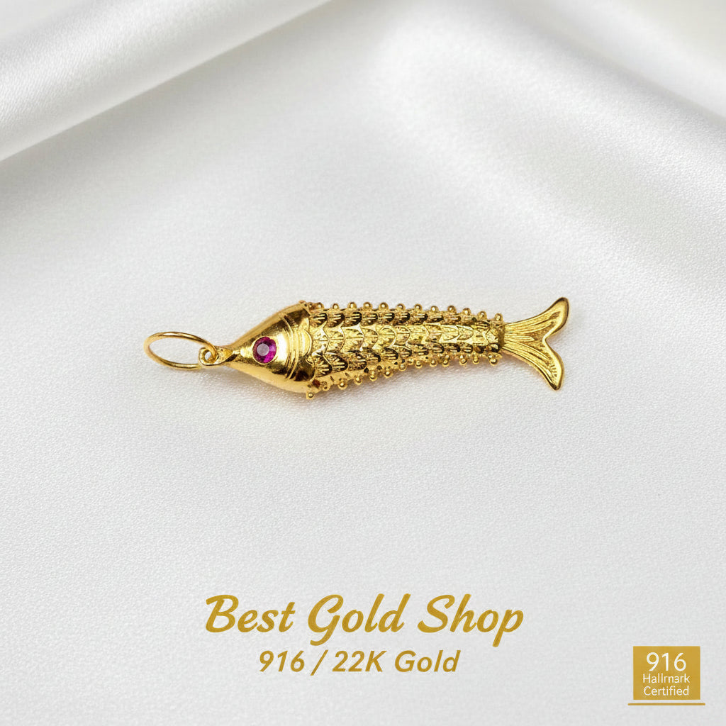 Close-up of the detailed 916 gold fighting fish pendant