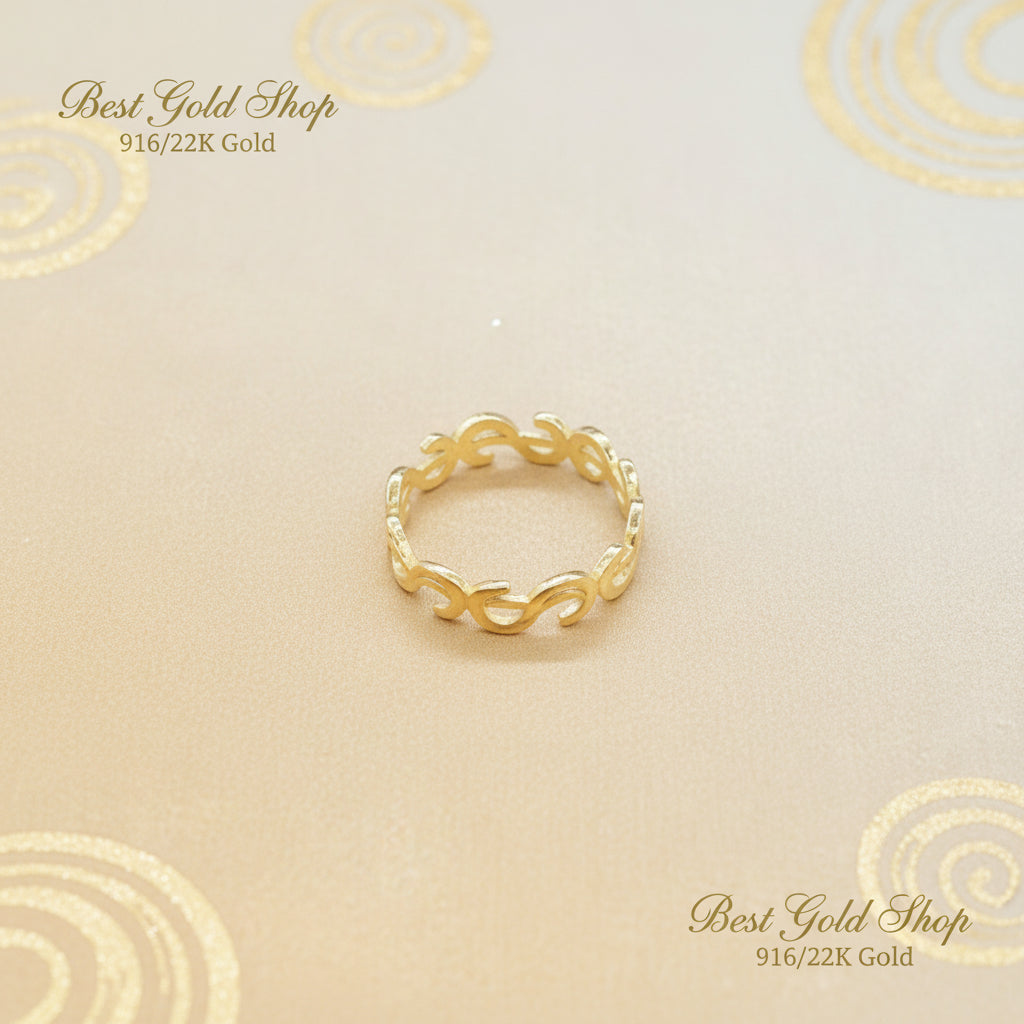 Detailed view of the dollar motif on a 916 gold ring