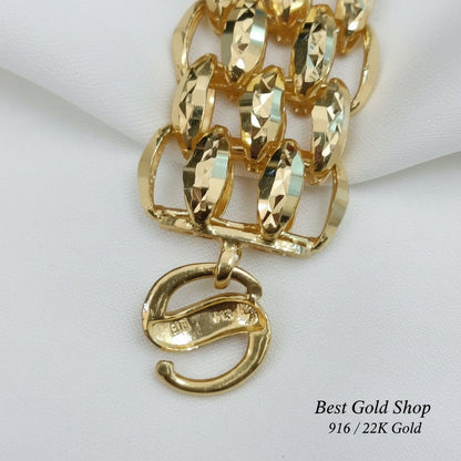 Close-up of the clasp and links on the 916 gold Fancy bracelet