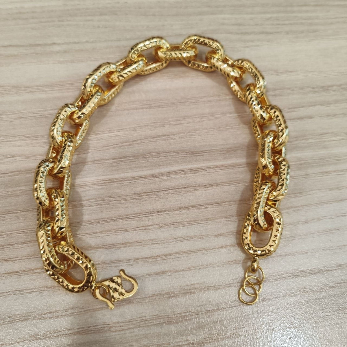 916 gold hollow anchor link bracelet angled view