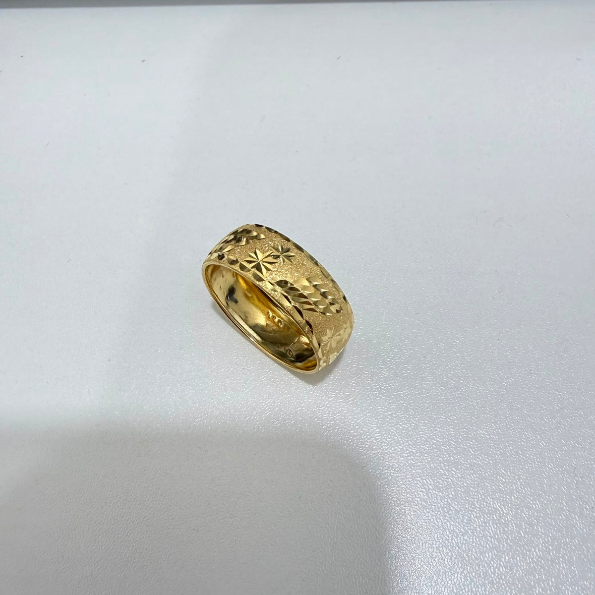 916 gold hollow sandy ring V1, angled interior view