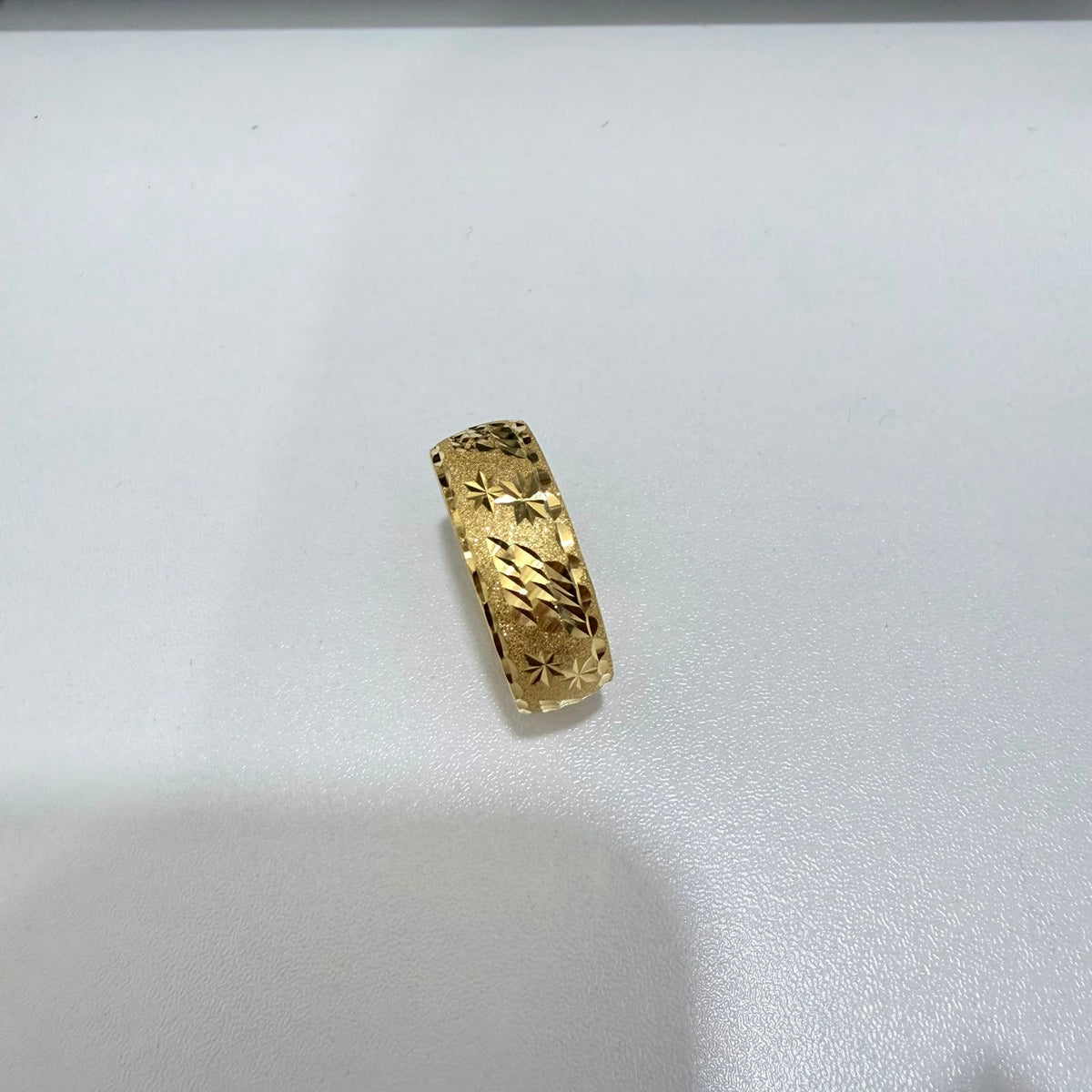 916 gold hollow sandy ring V1, angled geometric detail