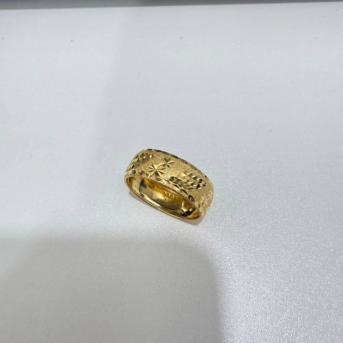 916 gold hollow sandy ring V1, interior and polished edge view