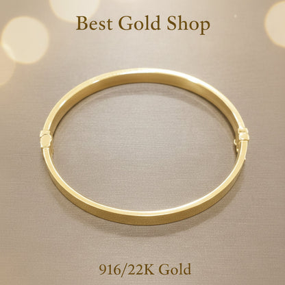 Full-circle view of a 916 gold hollow shiny bangle