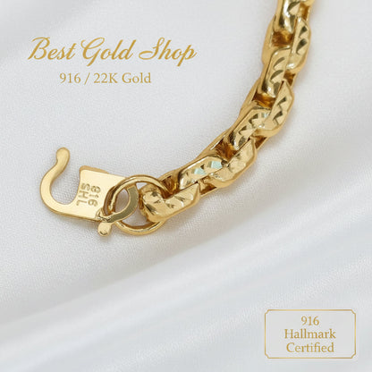 Full view of the 916 gold hollow Wanzi Heart link bracelet