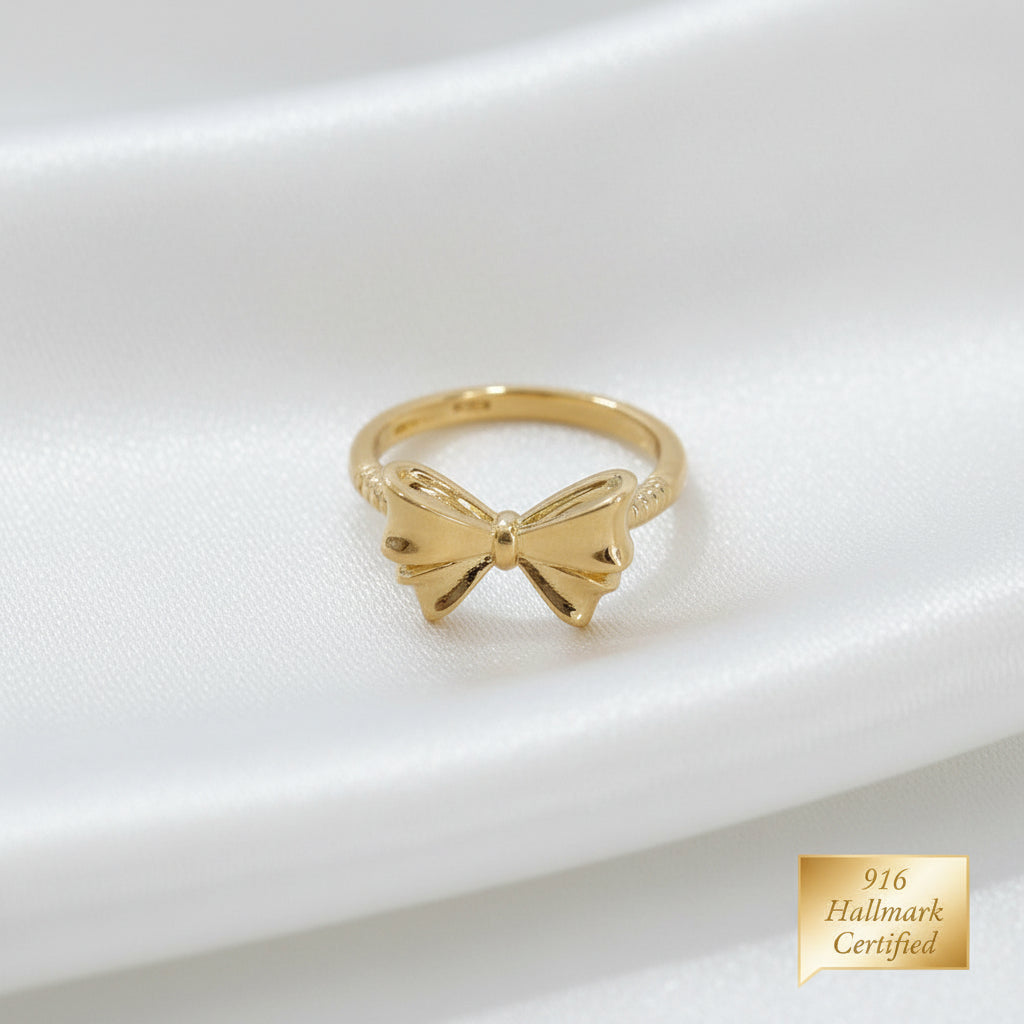 Front view of 916 gold ribbon bow ring