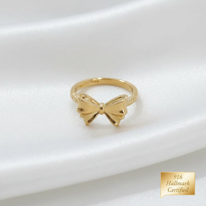 Front view of 916 gold ribbon bow ring