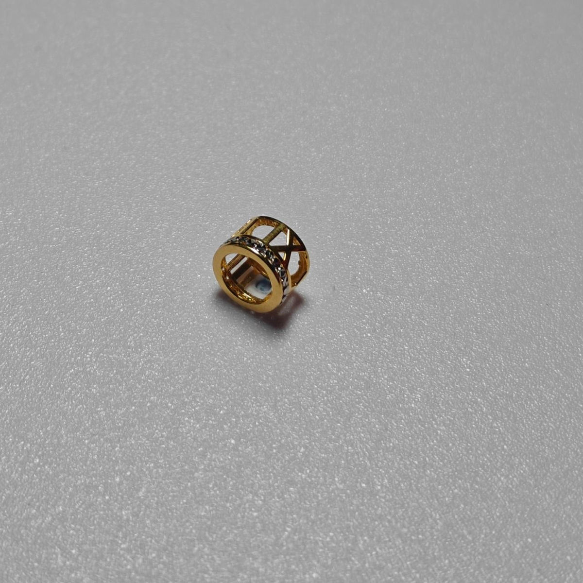 916 gold Roman numeral two-tone charm CM30038, detail view
