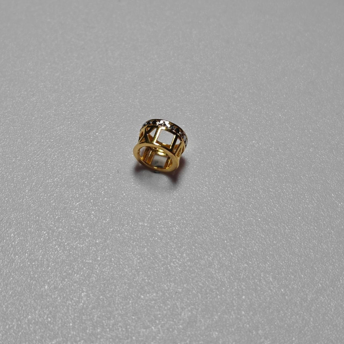 916 gold Roman numeral two-tone charm CM30038, detail view