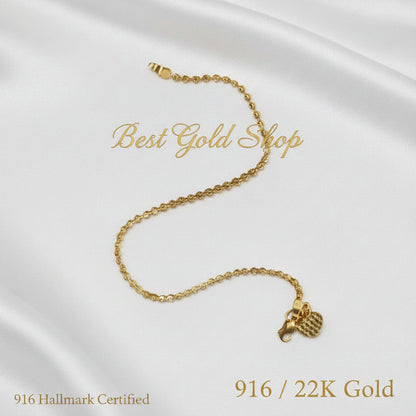 Close-up of clasp and heart charm on a 916 Gold bead bracelet.
