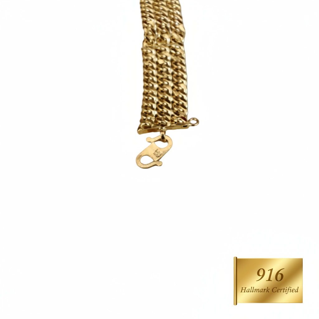 Close-up of clasp on 916 Gold Triplet Cowboy chain bracelet.