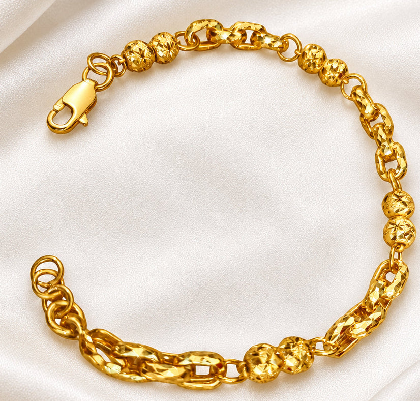 916 gold Wan Zi ball bracelet close-up showing alternating faceted beads and decorative links