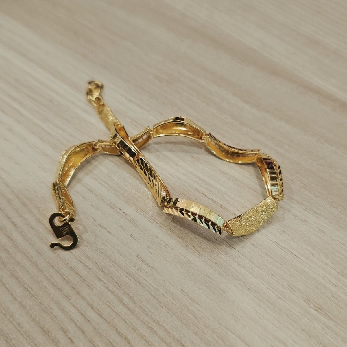 916 Gold Wavy Bracelet | New Design ElegantBraceletsBest Gold Shop