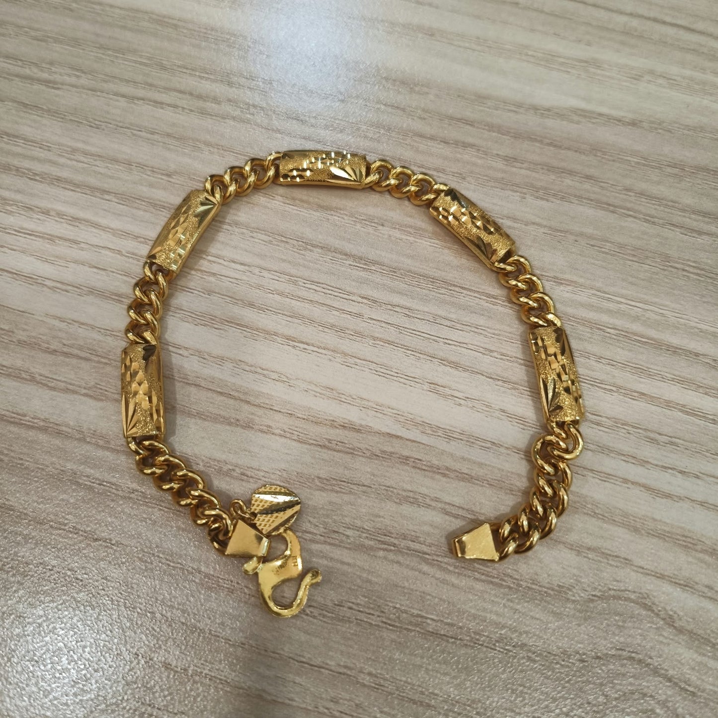 916 gold fishbone tube bracelet in 22K yellow gold - view 5