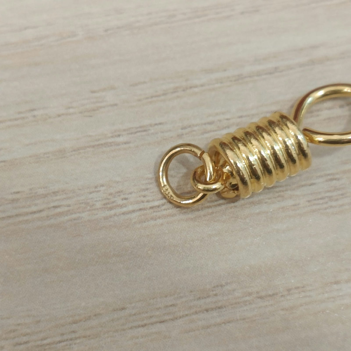 916 Gold Amulet Hook | Classic 22K Gold Accessory