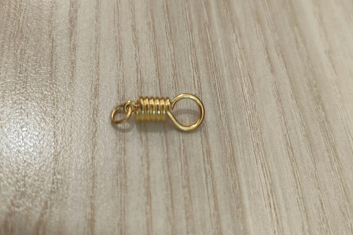 916 Gold Amulet Hook | Classic 22K Gold Accessory