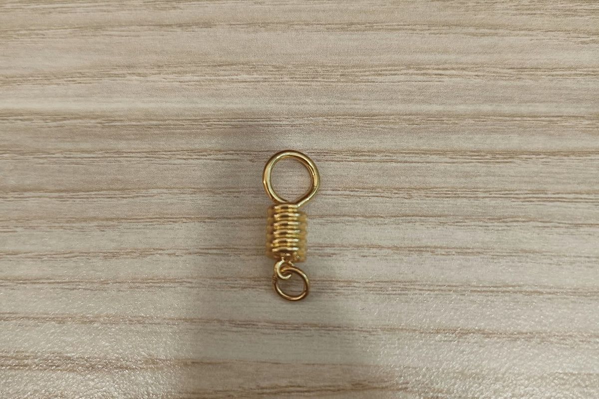916 Gold Amulet Hook | Classic 22K Gold Accessory