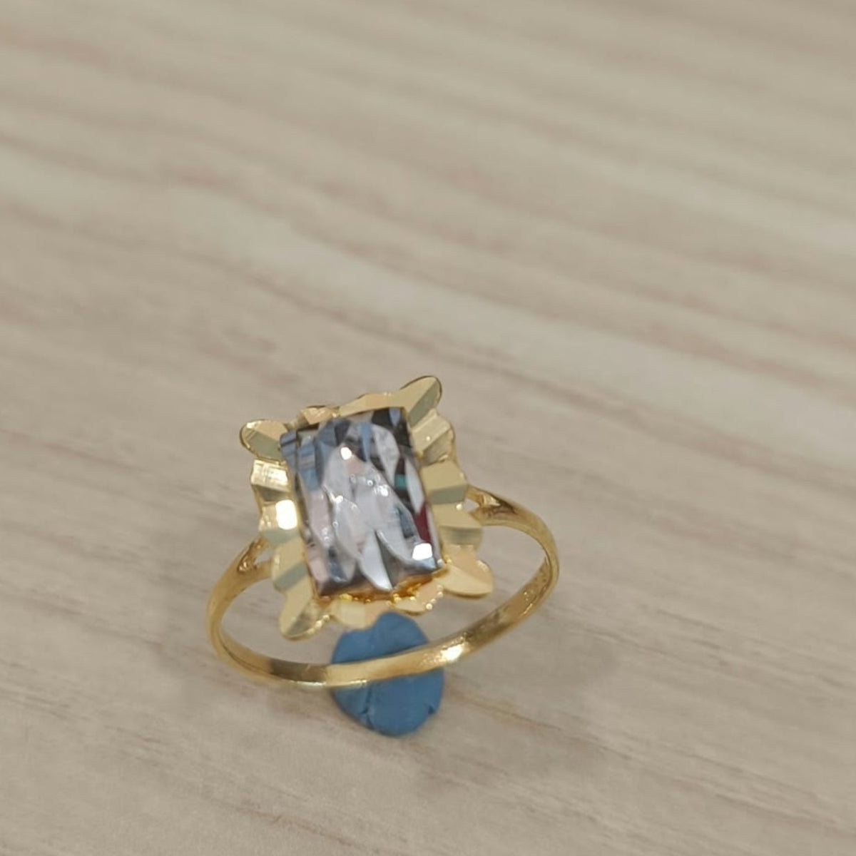 Front view of a 916 gold two-tone Biscot V3 ring with rectangular silver-coloured detail and a textured gold border