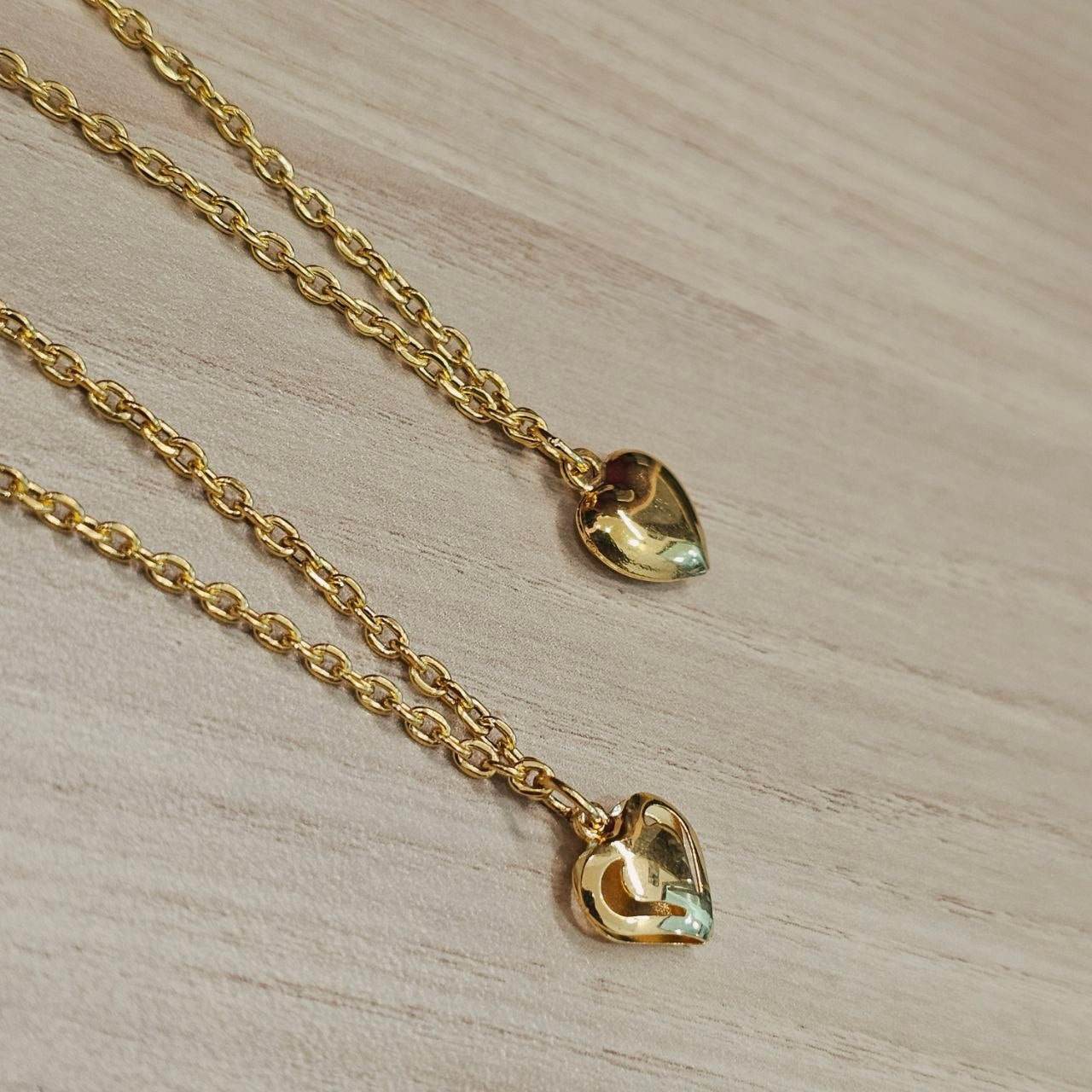 916 Gold Wan Zi Dangling Heart Bracelet Slim elegant design