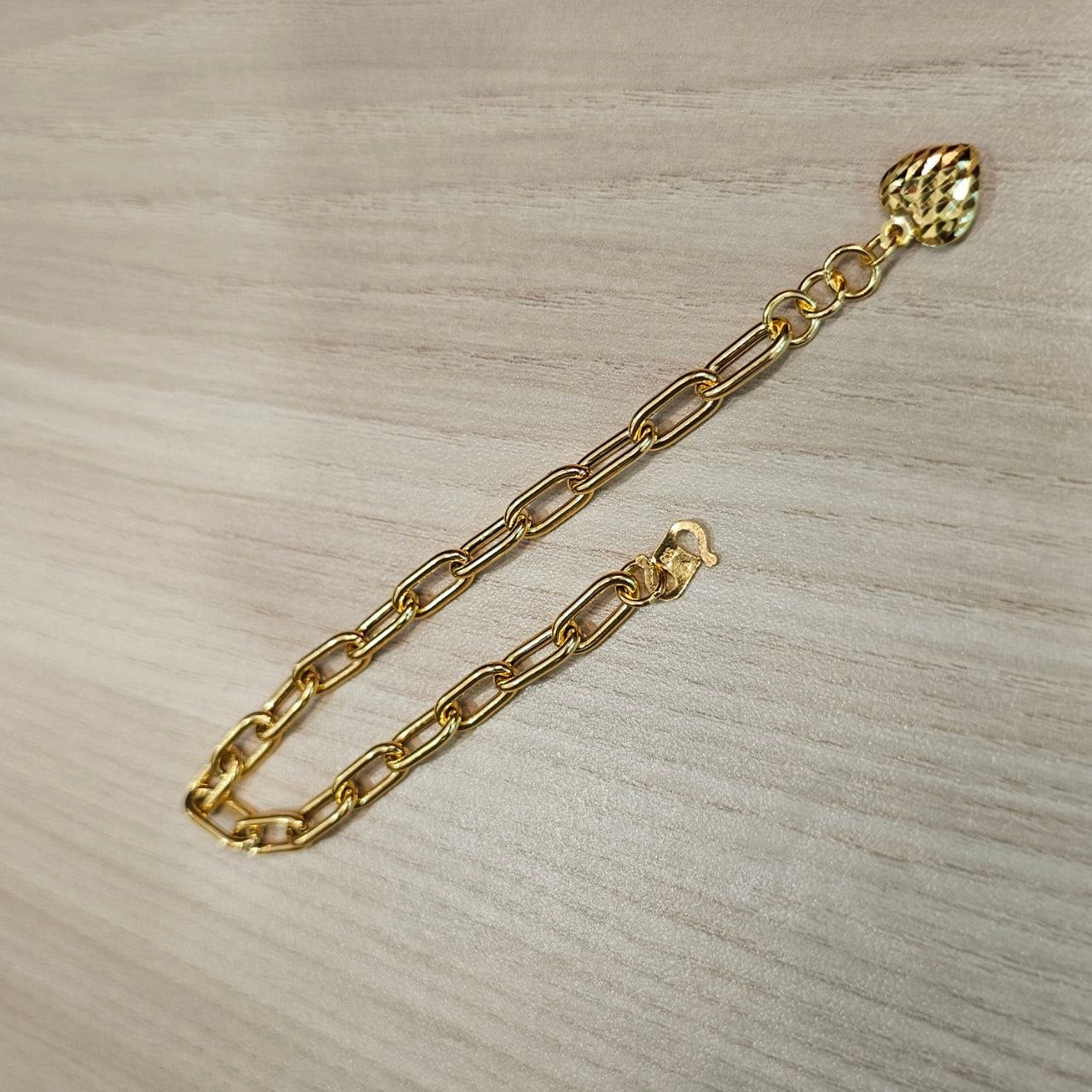 916 Gold Clip Link Bracelet with Dangling Heart